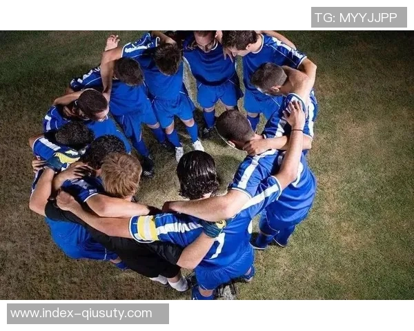 图拉与安郅的激烈对决揭示了足球战术与团队合作的重要性